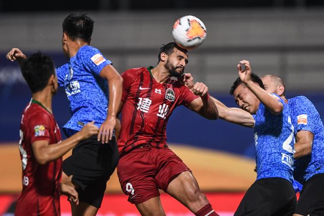 库里签署降薪续约合同 波尔津吉斯因伤缺席训练营
